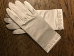 First Communion Gloves with Pearl Flower Detailing​